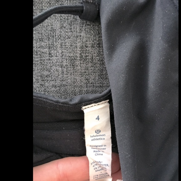 2 Lululemon workout tank tops with built-in bra support - Picture 4 of 4